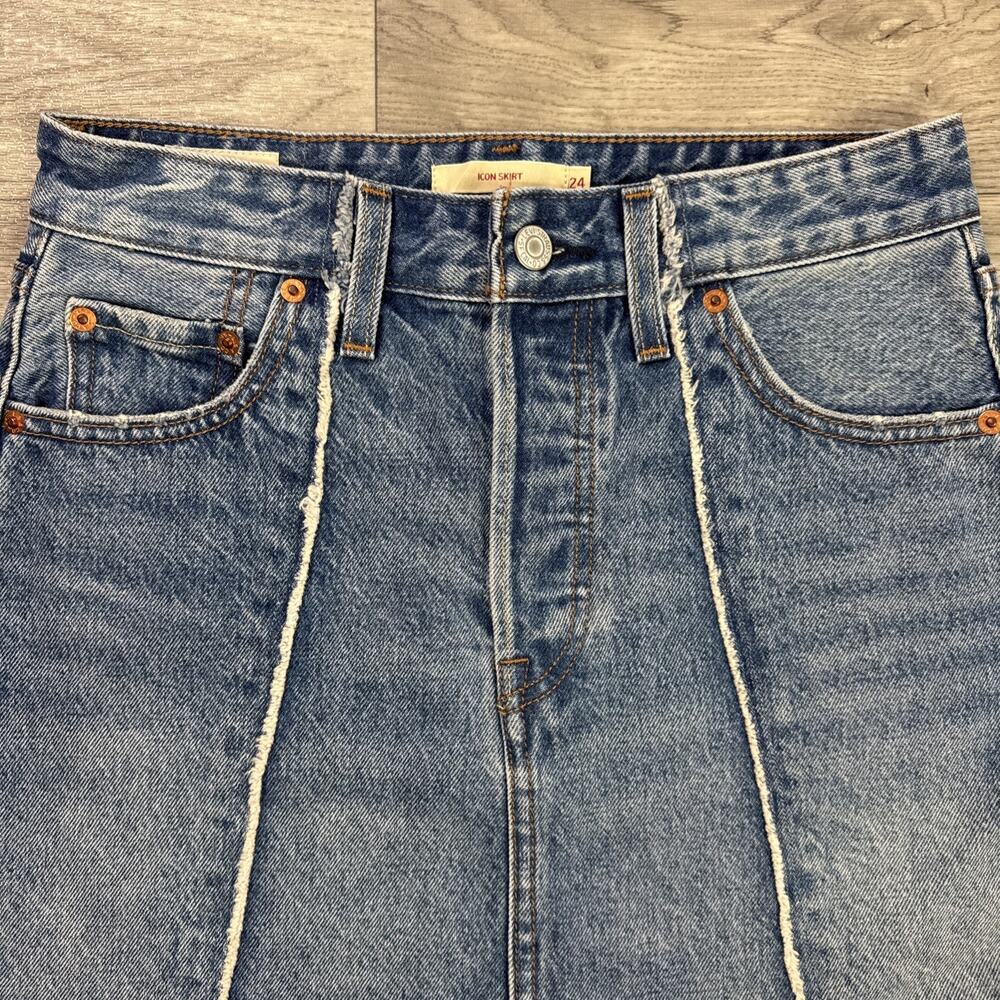 Levi's Icon Jean Skirt A-Line Button Fly Frayed Hem Medium Wash sz 24 - Picture 2 of 6
